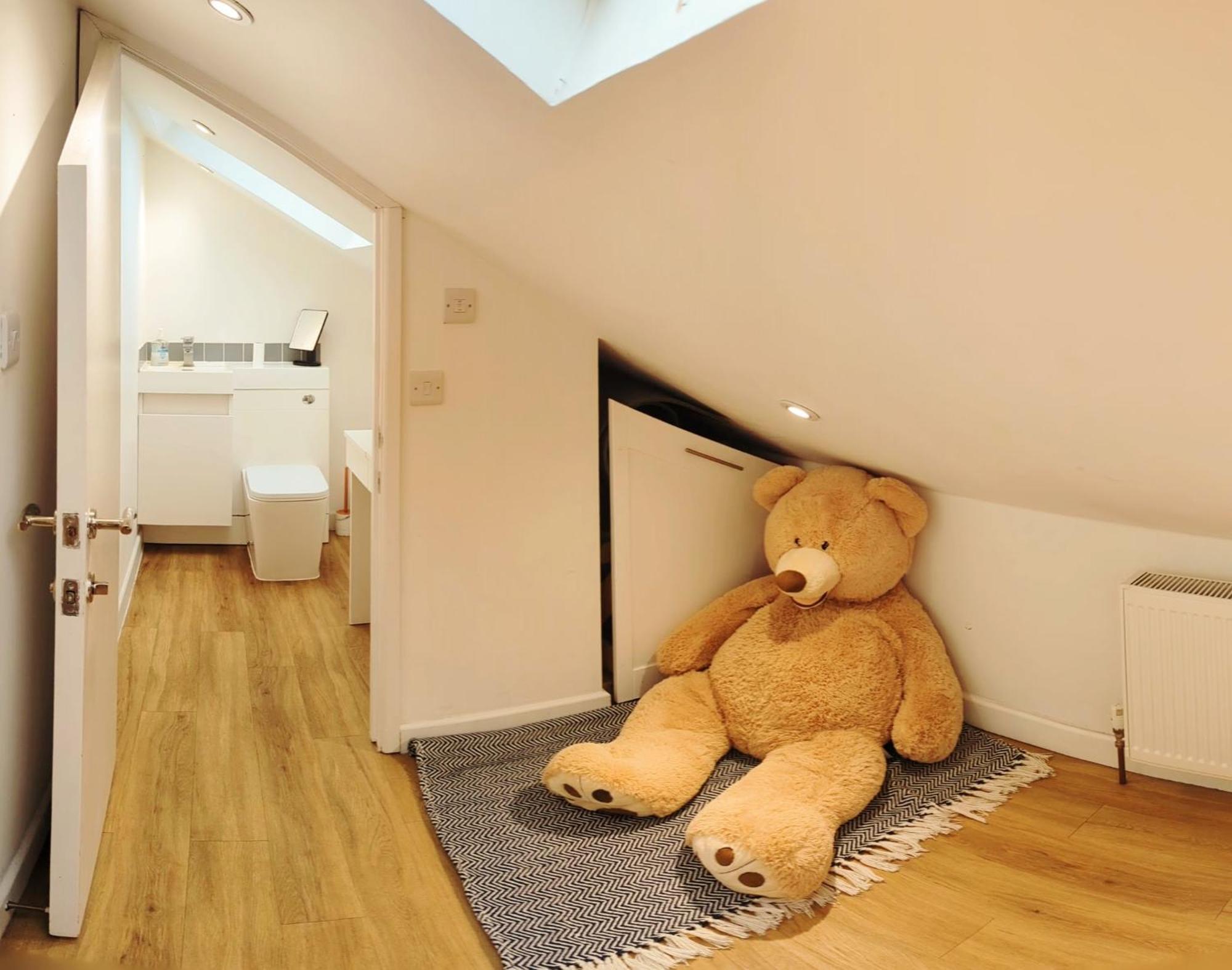 Double Bedrooms, Close To Tube Stations *