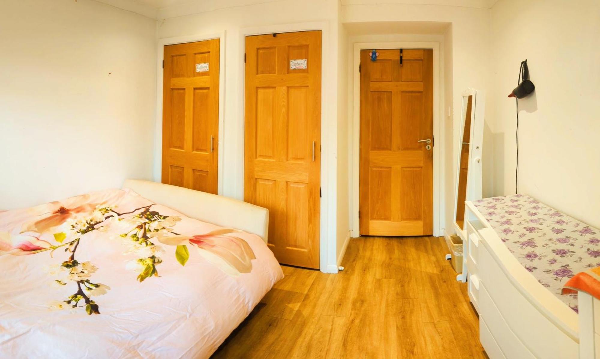 Alloggio in famiglia Double Bedrooms, Close To Tube Stations *